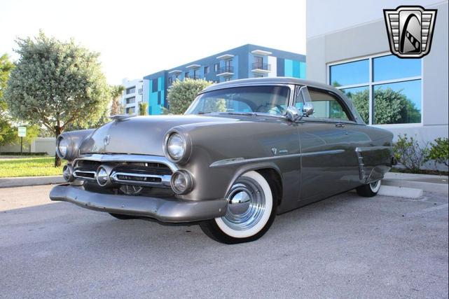Photo of 1952 Gold Ford Crestline