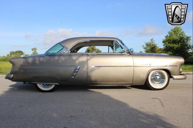 Photo of 1952 Gold Ford Crestline
