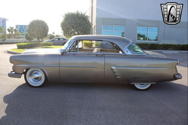 Photo of 1952 Gold Ford Crestline