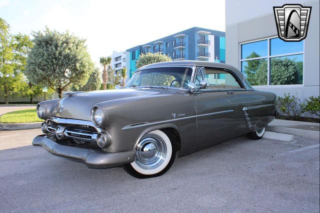 Photo of 1952 Gold Ford Crestline