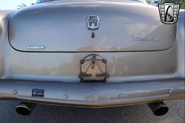Photo of 1952 Gold Ford Crestline