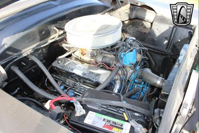Photo of 1952 Gold Ford Crestline