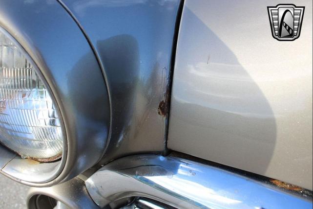 Photo of 1952 Gold Ford Crestline