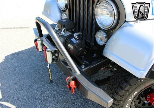 Photo of 1984 Silver Jeep CJ