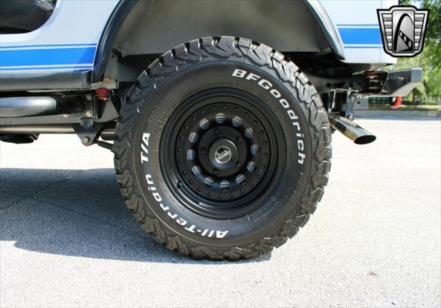 Photo of 1984 Silver Jeep CJ