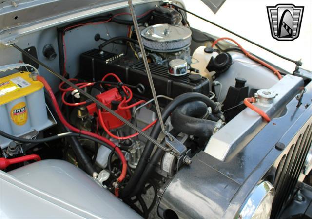Photo of 1984 Silver Jeep CJ