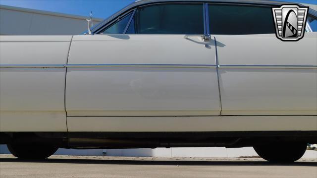 Photo of 1964 Aspen White Cadillac Series 62