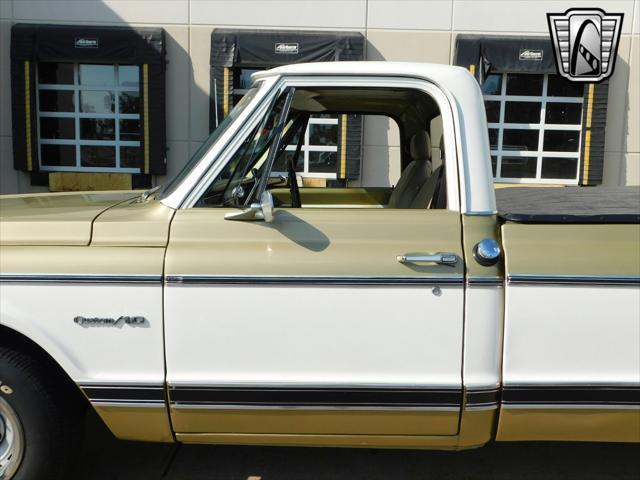 Photo of 1971 Gold/White Chevrolet C10/K10