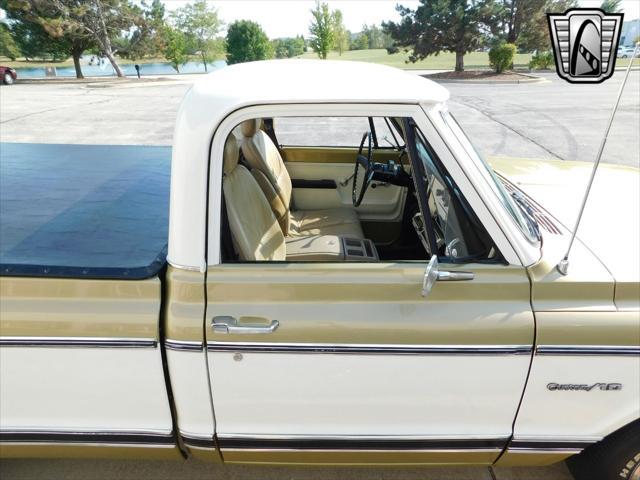 Photo of 1971 Gold/White Chevrolet C10/K10