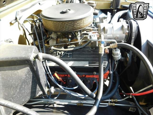 Photo of 1971 Gold/White Chevrolet C10/K10