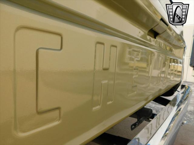 Photo of 1971 Gold/White Chevrolet C10/K10
