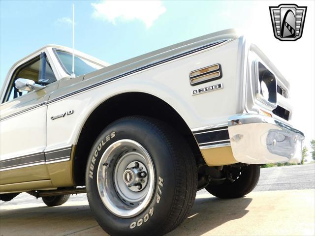 Photo of 1971 Gold/White Chevrolet C10/K10