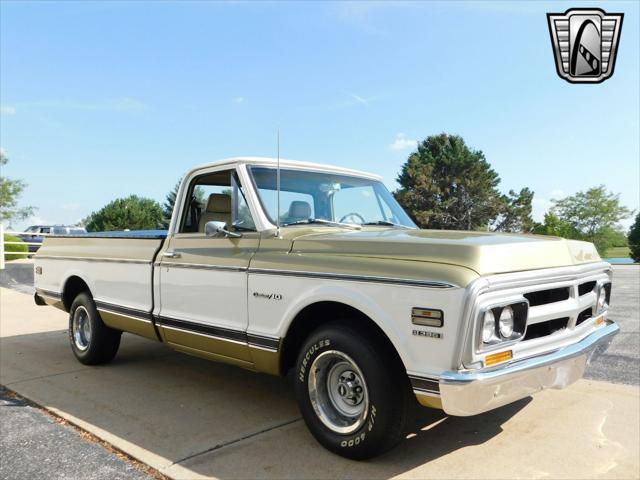 Photo of 1971 Gold/White Chevrolet C10/K10