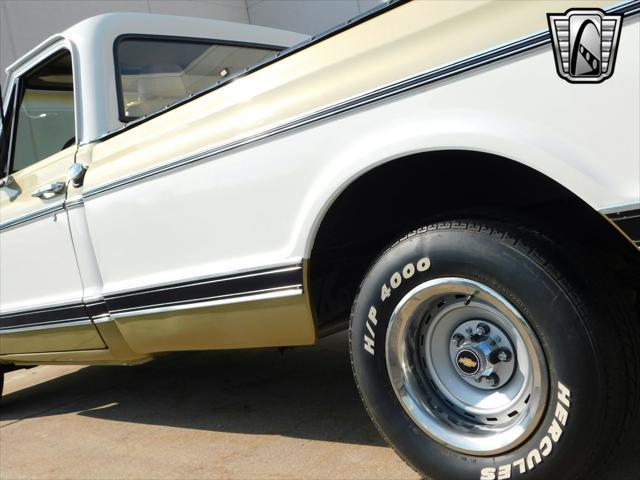 Photo of 1971 Gold/White Chevrolet C10/K10