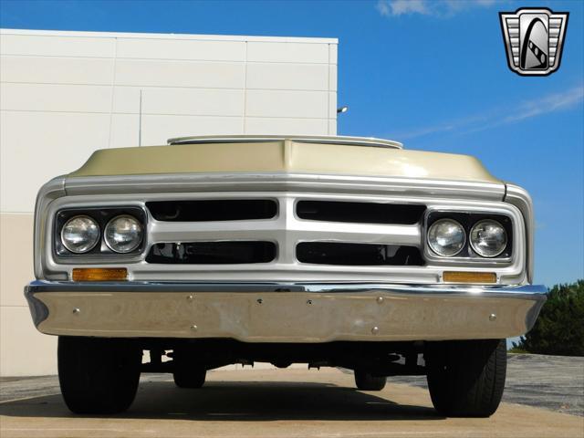 Photo of 1971 Gold/White Chevrolet C10/K10