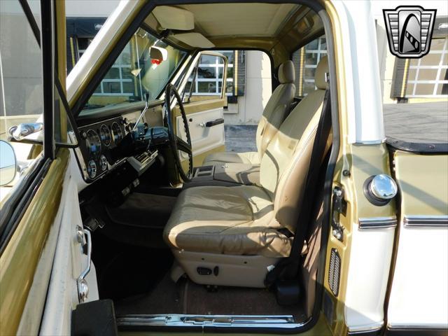 Photo of 1971 Gold/White Chevrolet C10/K10