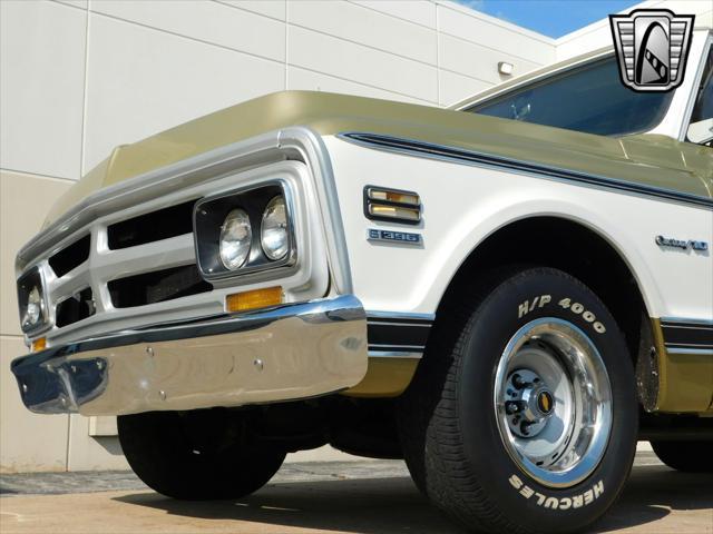Photo of 1971 Gold/White Chevrolet C10/K10