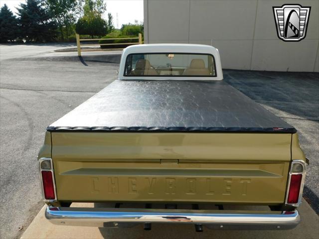 Photo of 1971 Gold/White Chevrolet C10/K10