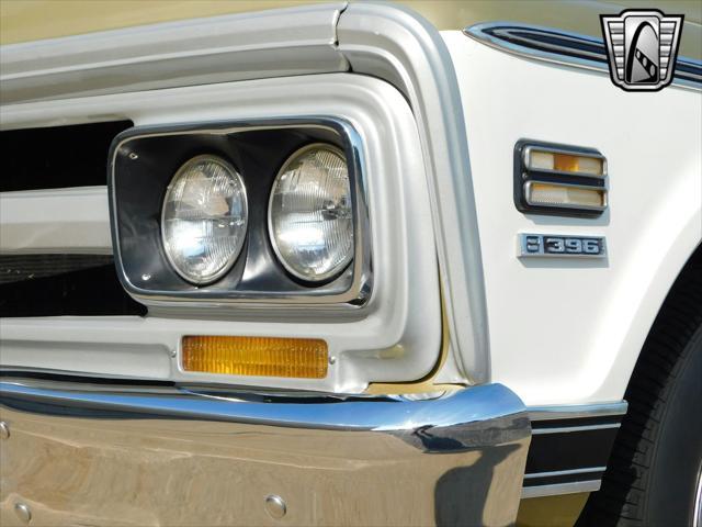 Photo of 1971 Gold/White Chevrolet C10/K10