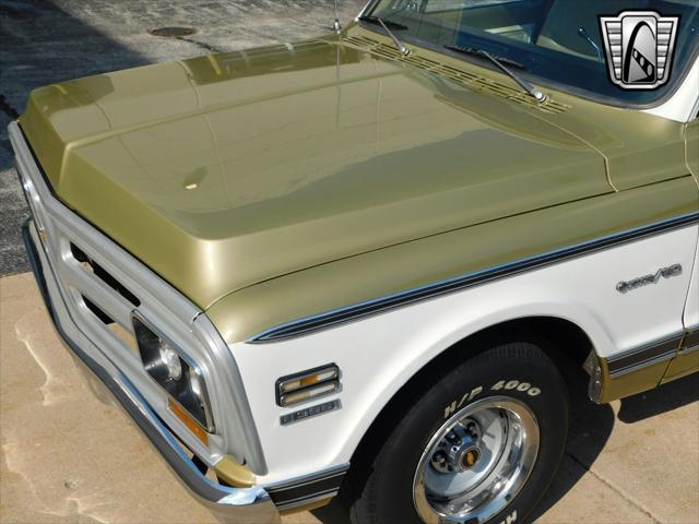 Photo of 1971 Gold/White Chevrolet C10/K10