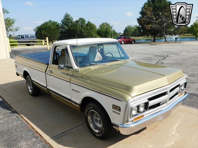 Photo of 1971 Gold/White Chevrolet C10/K10