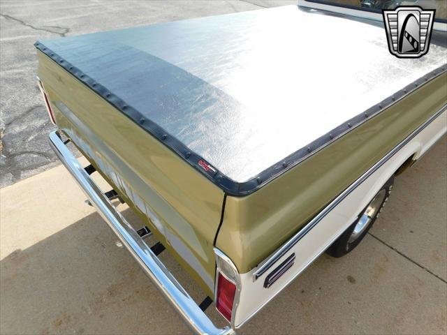 Photo of 1971 Gold/White Chevrolet C10/K10