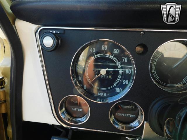 Photo of 1971 Gold/White Chevrolet C10/K10