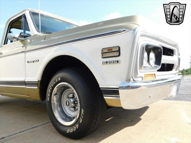 Photo of 1971 Gold/White Chevrolet C10/K10