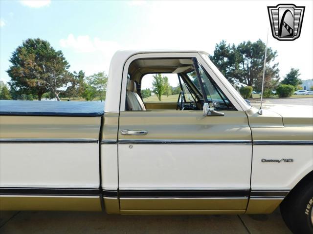 Photo of 1971 Gold/White Chevrolet C10/K10