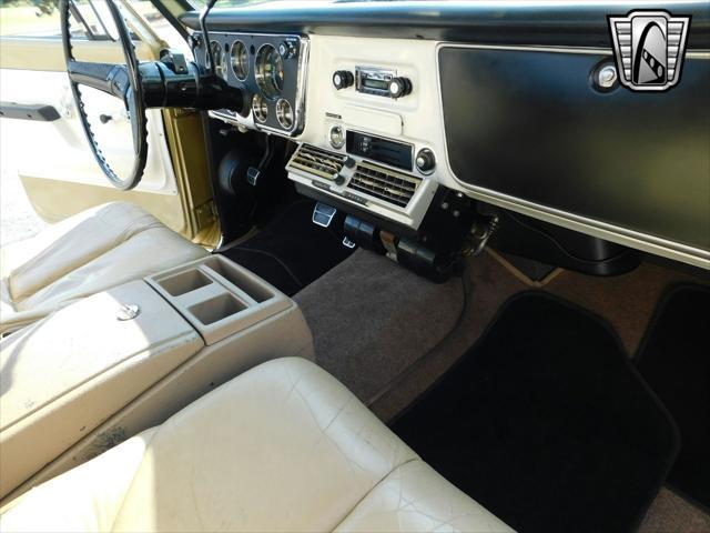 Photo of 1971 Gold/White Chevrolet C10/K10