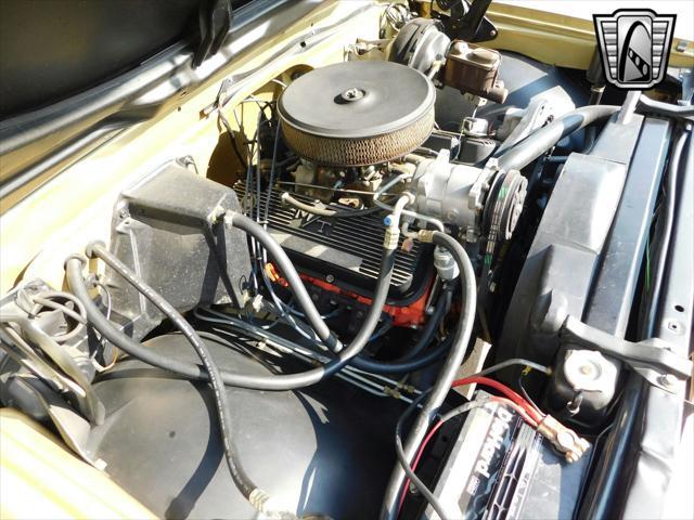 Photo of 1971 Gold/White Chevrolet C10/K10