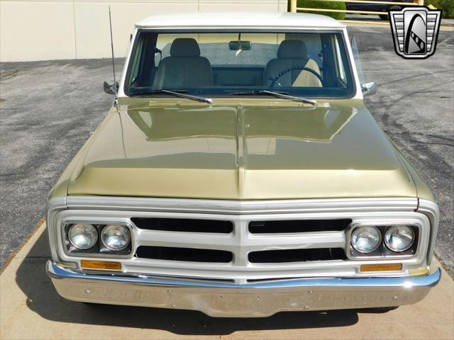Photo of 1971 Gold/White Chevrolet C10/K10