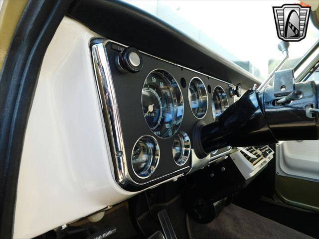 Photo of 1971 Gold/White Chevrolet C10/K10
