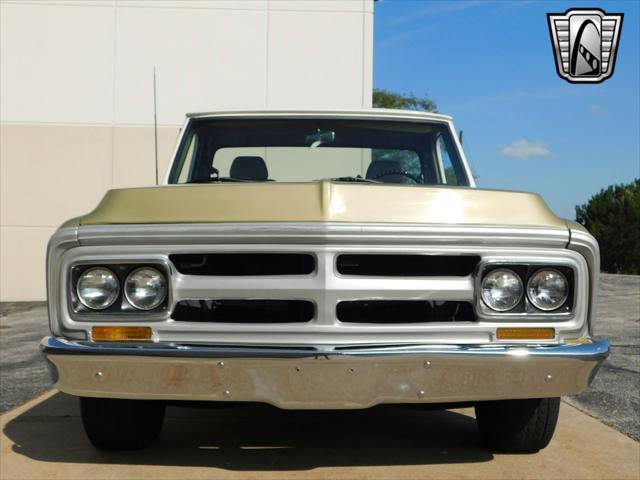 Photo of 1971 Gold/White Chevrolet C10/K10