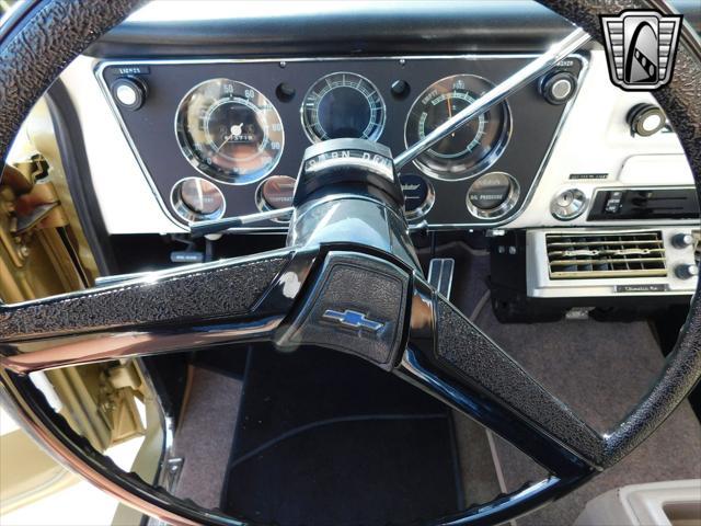 Photo of 1971 Gold/White Chevrolet C10/K10