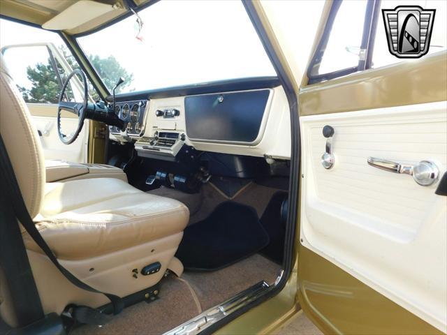 Photo of 1971 Gold/White Chevrolet C10/K10
