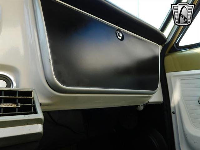 Photo of 1971 Gold/White Chevrolet C10/K10