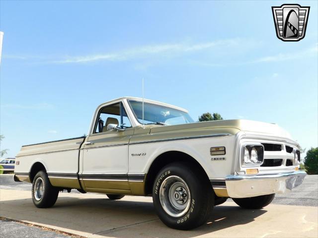 Photo of 1971 Gold/White Chevrolet C10/K10