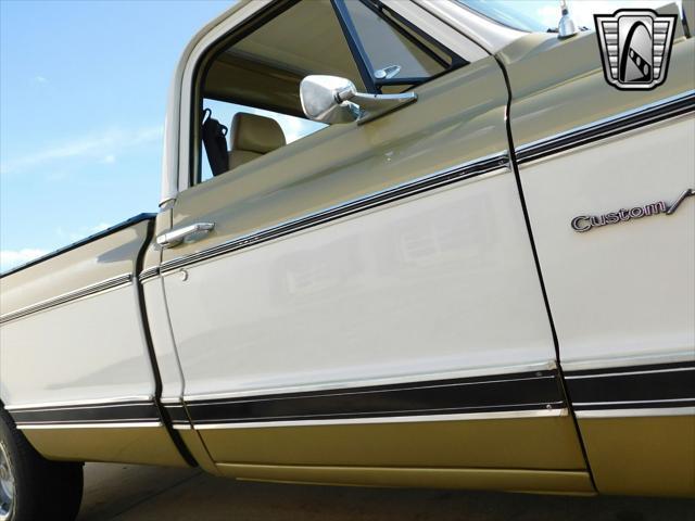 Photo of 1971 Gold/White Chevrolet C10/K10