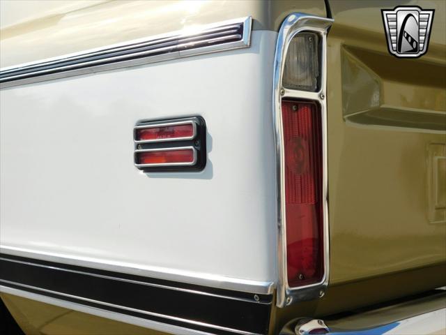 Photo of 1971 Gold/White Chevrolet C10/K10