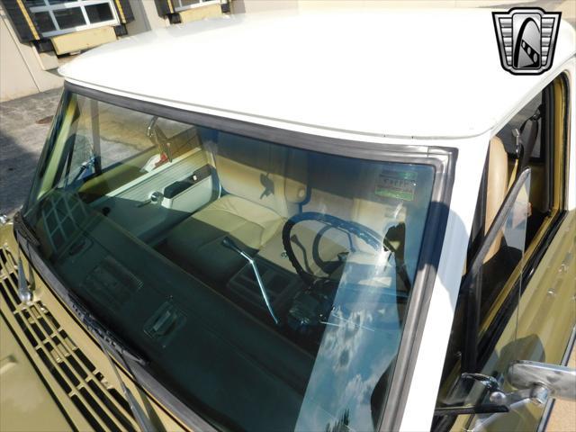 Photo of 1971 Gold/White Chevrolet C10/K10