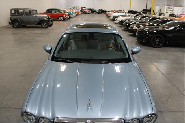 Photo of 2006 Blue Jaguar XJ