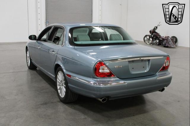 Photo of 2006 Blue Jaguar XJ