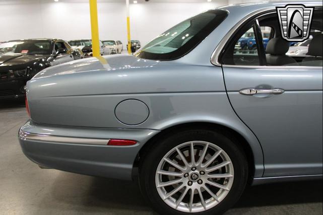 Photo of 2006 Blue Jaguar XJ