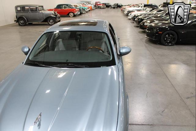 Photo of 2006 Blue Jaguar XJ