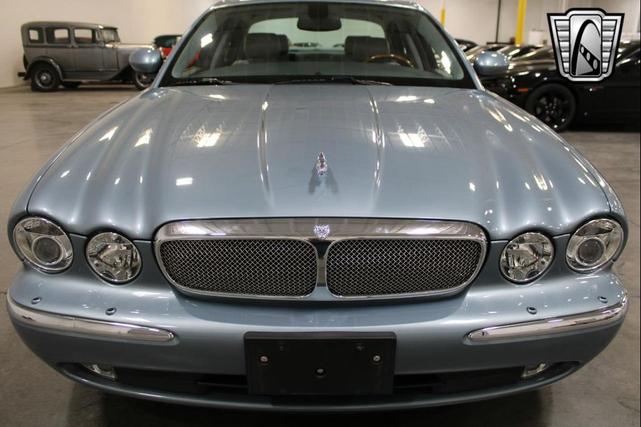 Photo of 2006 Blue Jaguar XJ