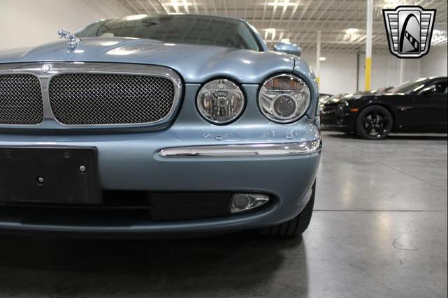 Photo of 2006 Blue Jaguar XJ