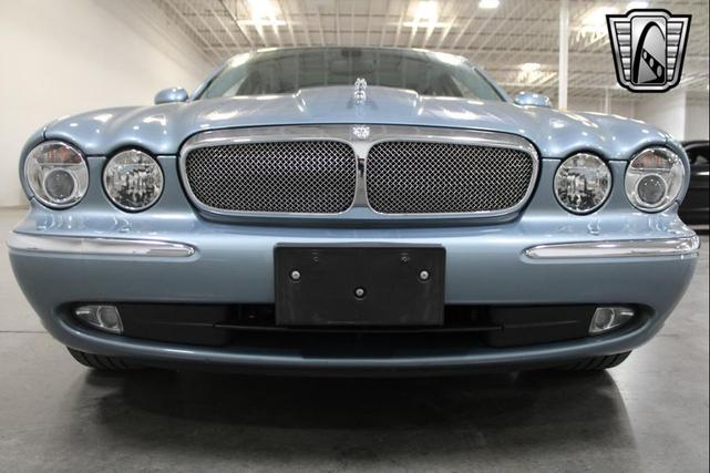 Photo of 2006 Blue Jaguar XJ