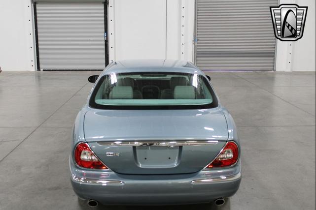 Photo of 2006 Blue Jaguar XJ