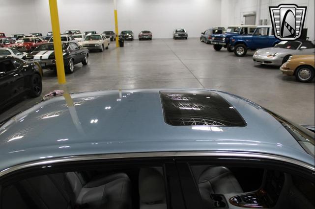 Photo of 2006 Blue Jaguar XJ